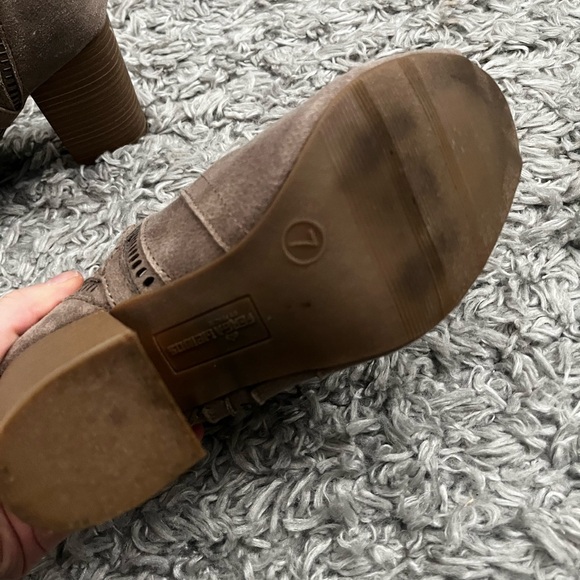 Fergilicious taupe open toe cut out ankle booties size 7 - Picture 6 of 10